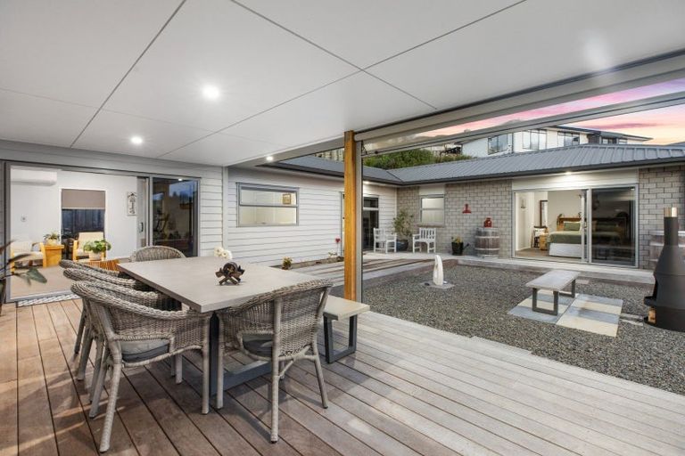 Photo of property in 111 Oteki Park Drive, Welcome Bay, Tauranga, 3112