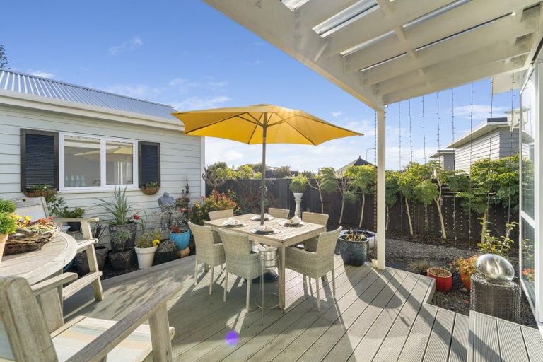 Photo of property in 39 Seagrass Place, Otaki Beach, Otaki, 5512