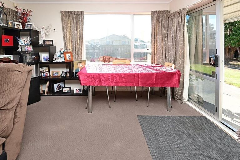 Photo of property in 2 Benton Place, Manurewa, Auckland, 2102