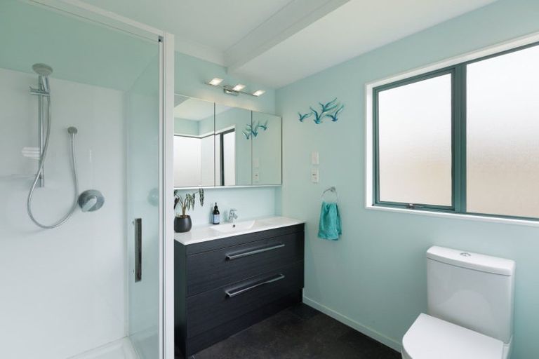 Photo of property in 4 Burnt Oak Drive, Pyes Pa, Tauranga, 3112