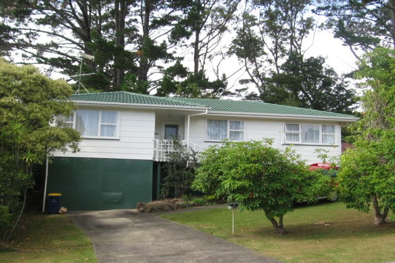 Photo of property in 24 Staincross Street, Green Bay, Auckland, 0604