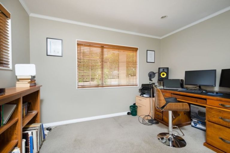 Photo of property in 3 Kahala Place, West Harbour, Auckland, 0618