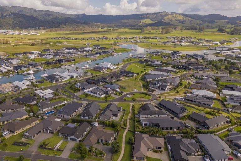 Photo of property in 10 Topping Place, Whitianga, 3510