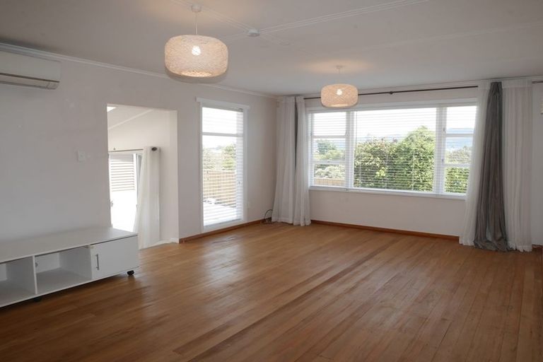 Photo of property in 24 Eatwell Avenue, Paraparaumu Beach, Paraparaumu, 5032