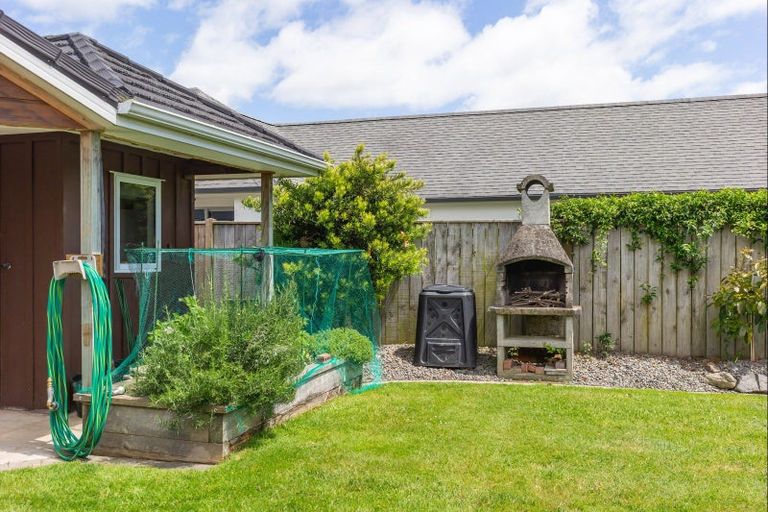 Photo of property in 15 Okarito Avenue, Levin, 5510