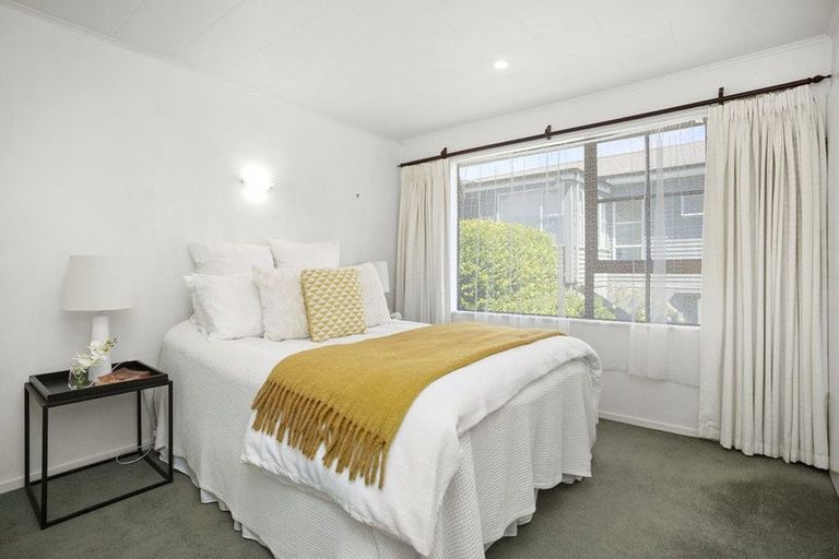 Photo of property in 32 Collins Avenue, Tawa, Wellington, 5028