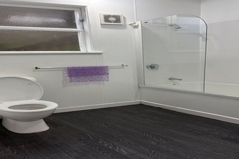 Photo of property in 147 Ruskin Road, Newlands, Wellington, 6037