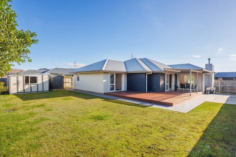Photo of property in 6 Atlantic Drive, Fitzherbert, Palmerston North, 4410