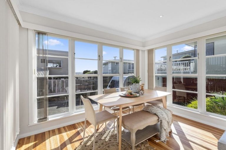 Photo of property in 8a Bay Drive, Titahi Bay, Porirua, 5022