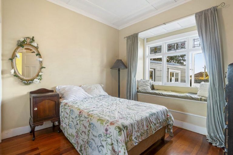 Photo of property in 1/18 Gladstone Road, Northcote, Auckland, 0627