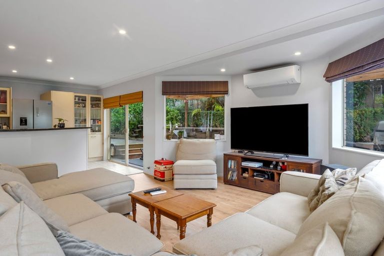 Photo of property in 12 Stonedge Lane, Rosedale, Auckland, 0632