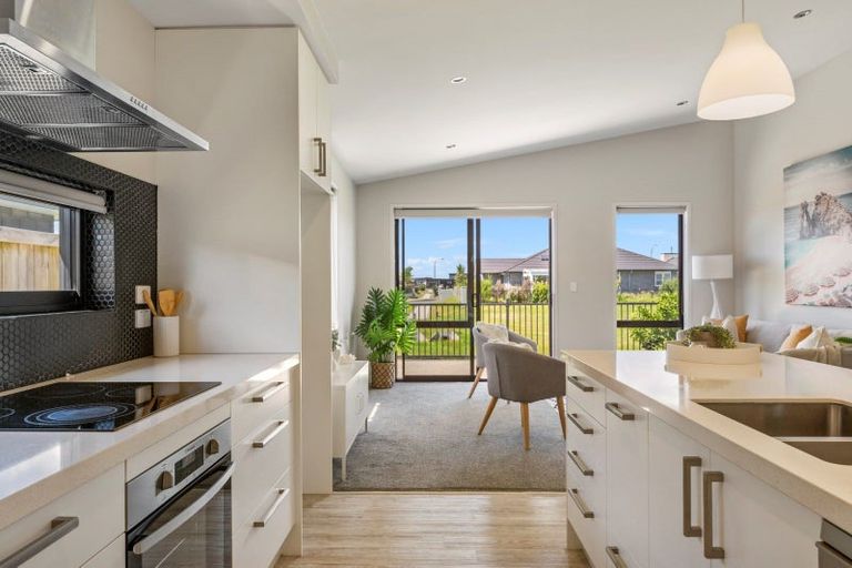 Photo of property in 81 Te Kio Crescent, Papamoa Beach, Papamoa, 3118