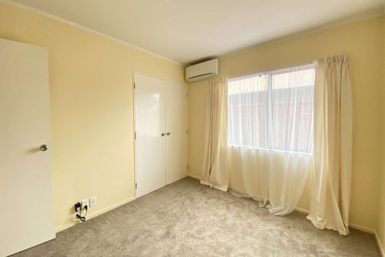 Photo of property in 4/390 West Coast Road, Glen Eden, Auckland, 0602