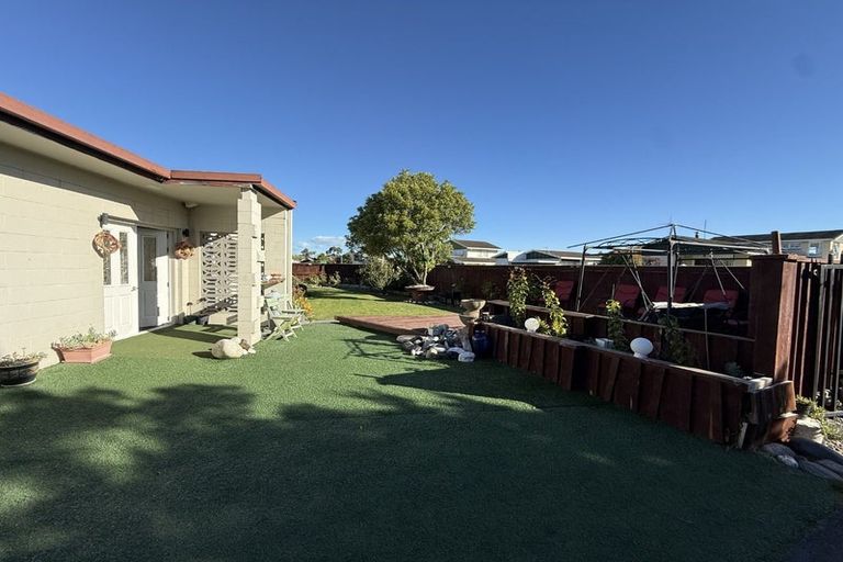 Photo of property in 1 Luxton Place, Rangiora, 7400