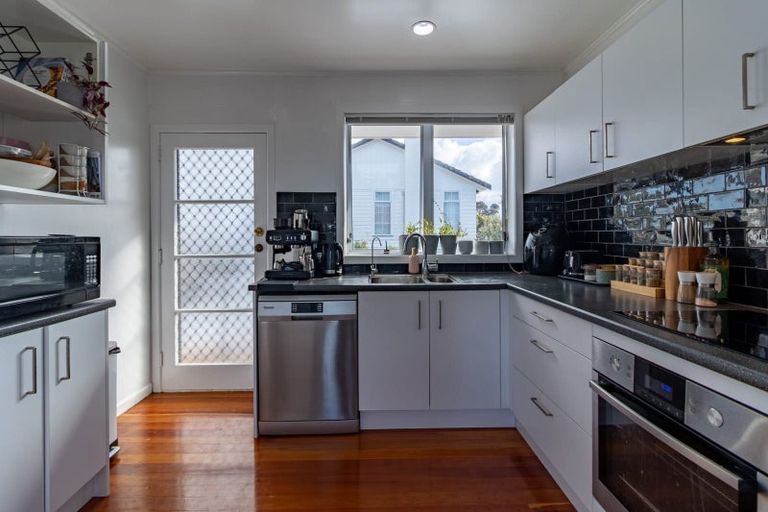 Photo of property in 1/54 Richards Avenue, Forrest Hill, Auckland, 0620