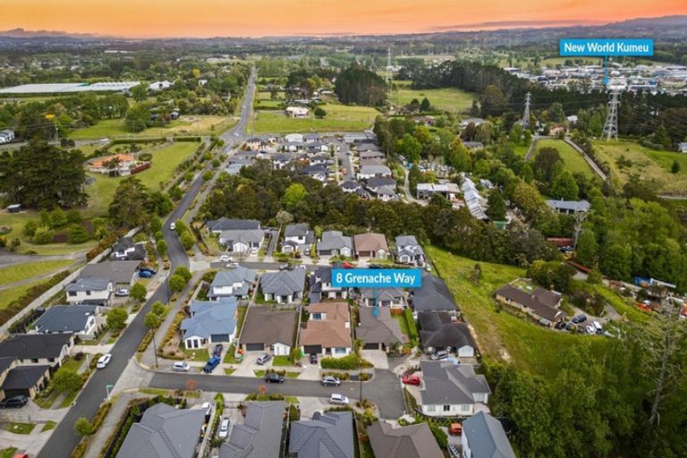 Photo of property in 8 Grenache Way, Kumeu, 0810