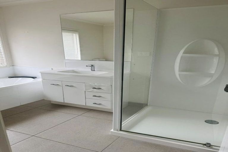 Photo of property in 18 Castellina Drive, Karaka, Papakura, 2113