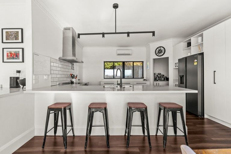 Photo of property in 73 James Cook Street, Havelock North, 4130