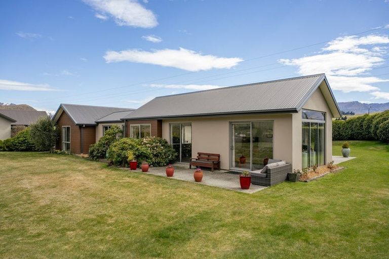 Photo of property in 38 Judge And Jury Drive, Lake Hayes, Queenstown, 9304