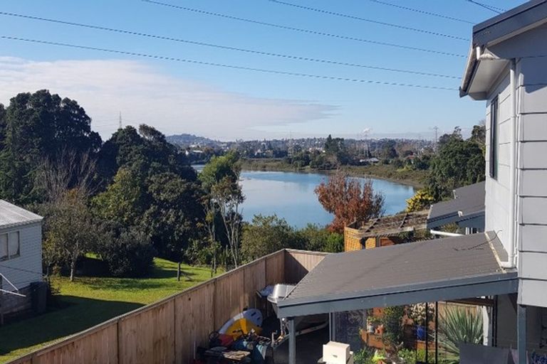 Photo of property in 2/31 Beaubank Road, Kelston, Auckland, 0602