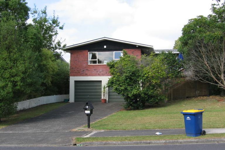 Photo of property in 4 King Richard Place, Browns Bay, Auckland, 0630