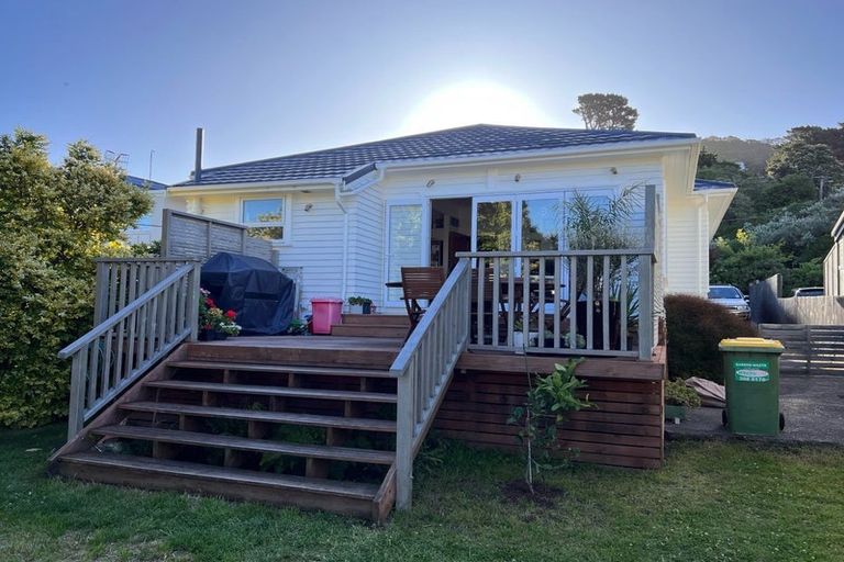 Photo of property in 123 Queens Drive, Lyall Bay, Wellington, 6022