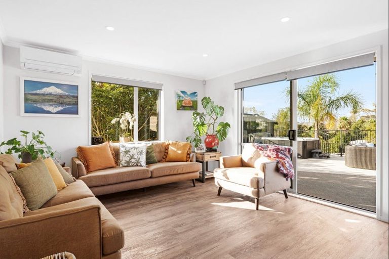 Photo of property in 6 Gavinike Place, Waimauku, 0812