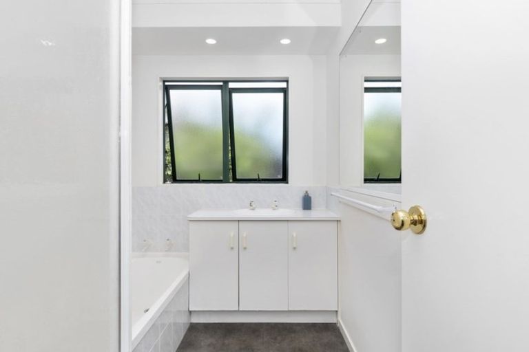 Photo of property in 2b Jasper Way, Papamoa Beach, Papamoa, 3118