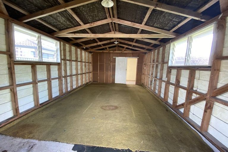 Photo of property in 16 Nicholson Avenue, Papatoetoe, Auckland, 2025