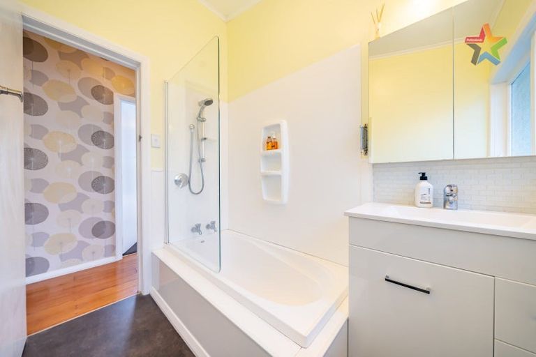 Photo of property in 54 Poto Road, Normandale, Lower Hutt, 5010