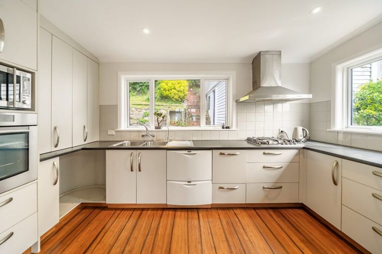 Photo of property in 141 Breaker Bay Road, Breaker Bay, Wellington, 6022