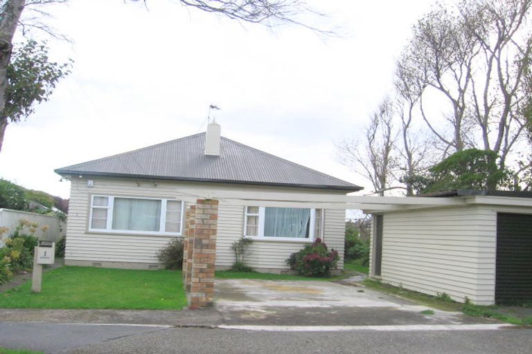 Photo of property in 1 Melville Street, Tawa, Wellington, 5028