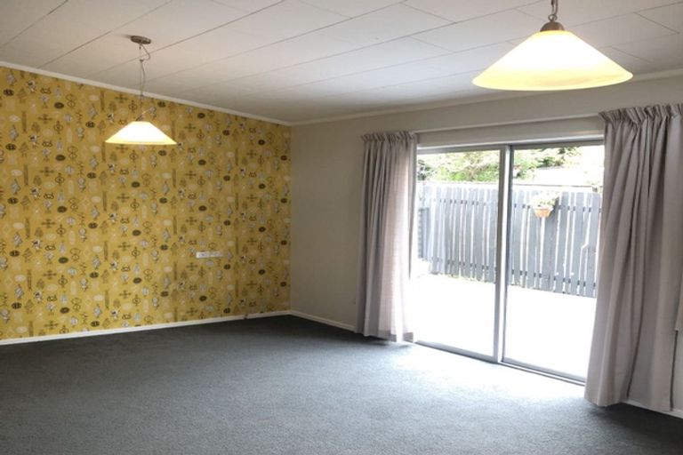 Photo of property in 24 Sequoia Place, Sunnynook, Auckland, 0620
