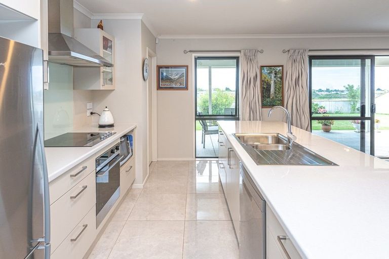 Photo of property in 33 Magnolia Crescent, Tawhero, Whanganui, 4501