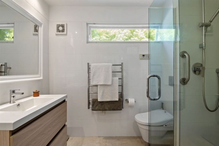 Photo of property in 1/21 Clifton Road, Hauraki, Auckland, 0622