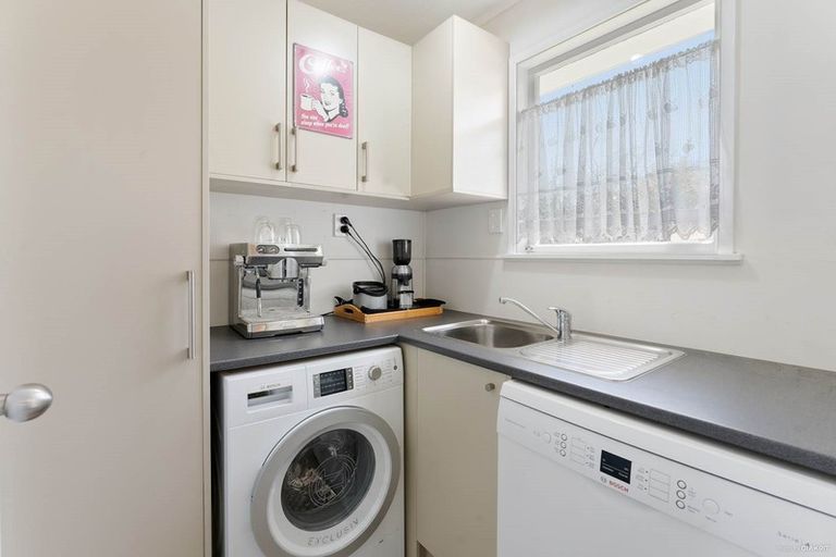 Photo of property in 28 Fairdale Avenue, Red Hill, Papakura, 2110