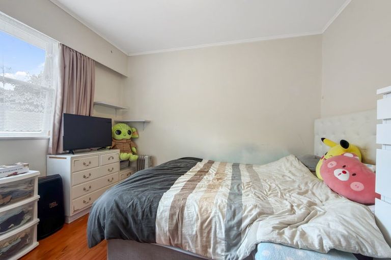 Photo of property in 17 Sovereign Place, Glenfield, Auckland, 0629