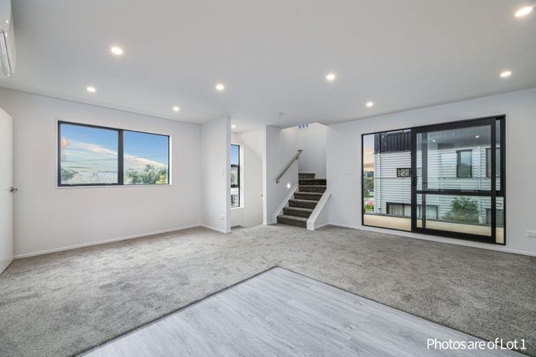 Photo of property in 5/17 Kingdale Road, Henderson, Auckland, 0610