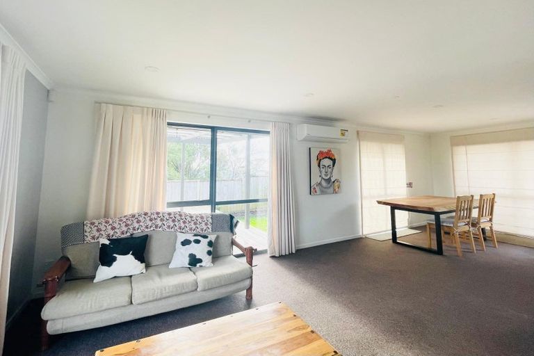 Photo of property in 70a Hobsonville Road, West Harbour, Auckland, 0618