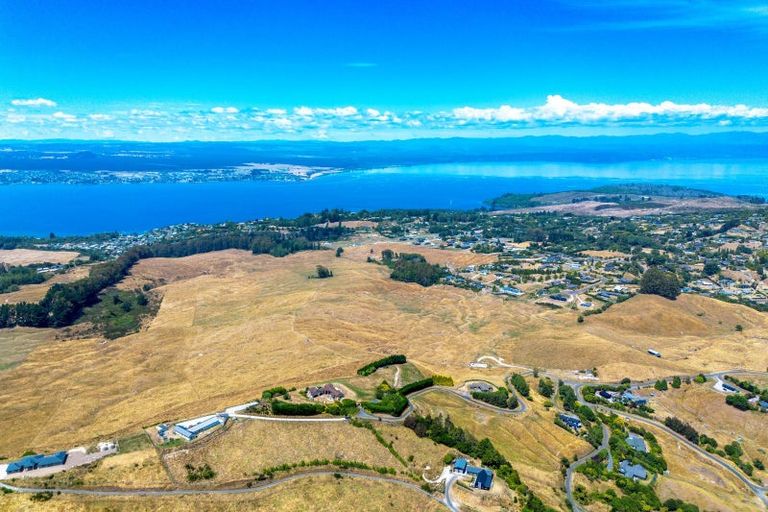 Photo of property in 100 Loch Views Road, Acacia Bay, Taupo, 3385