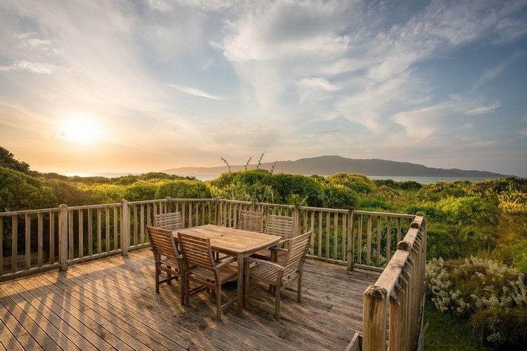 Photo of property in 1 Ngapotiki Street, Paraparaumu Beach, Paraparaumu, 5032