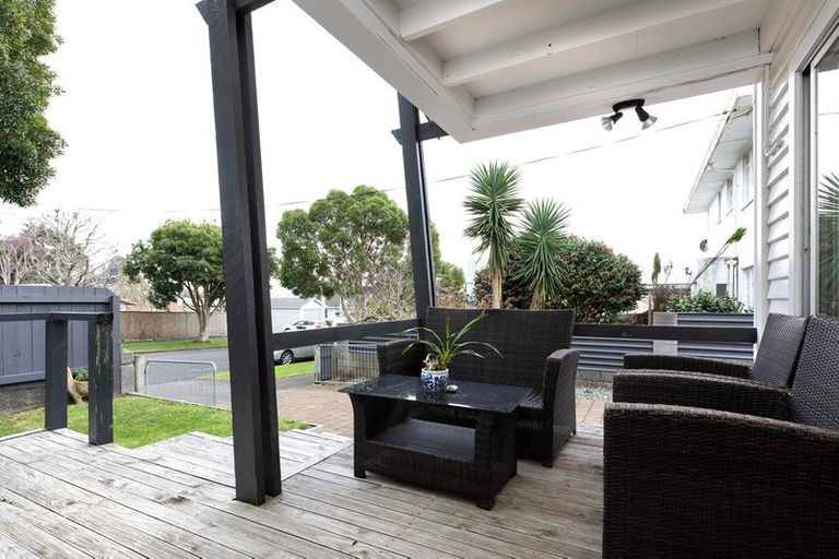 Photo of property in 7 Peace Avenue, Moturoa, New Plymouth, 4310