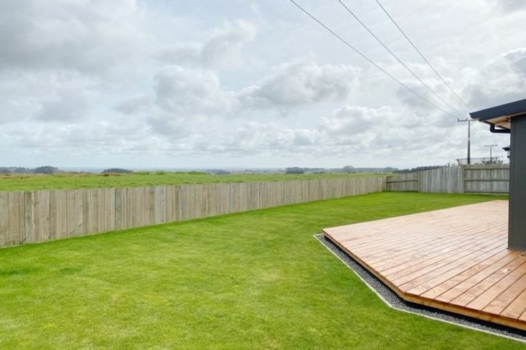 Photo of property in 18 Monaco Grove, Fitzherbert, Palmerston North, 4410