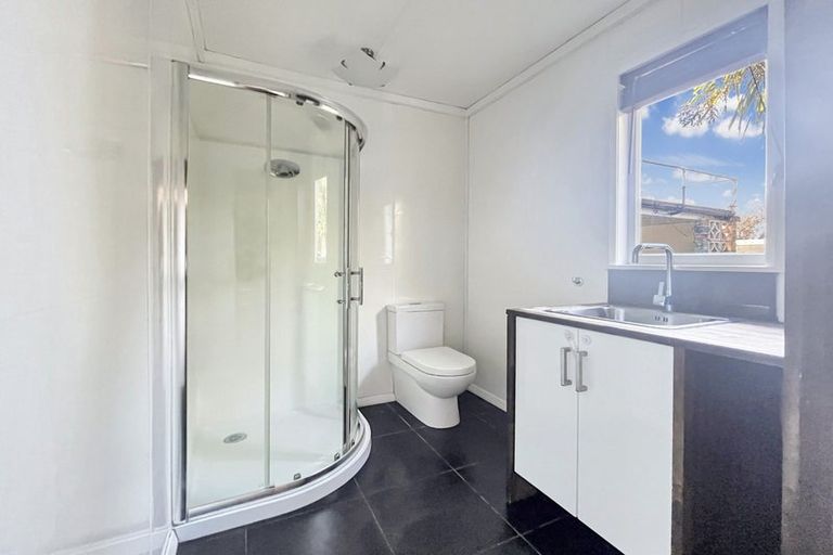 Photo of property in 5 Featherston Street, Takaro, Palmerston North, 4412