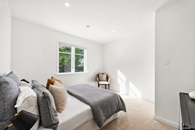 Photo of property in 56 Dale Crescent, Pakuranga, Auckland, 2010