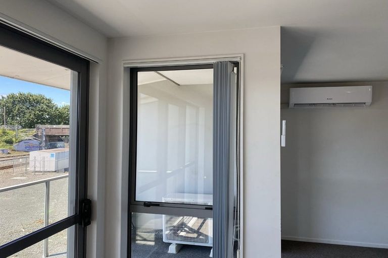 Photo of property in 10/26 Railway Street West, Papakura, 2110