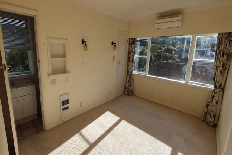 Photo of property in 21 Parkvale Road, Karori, Wellington, 6012