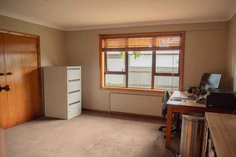 Photo of property in 114 Pahiatua Street, Hokowhitu, Palmerston North, 4410