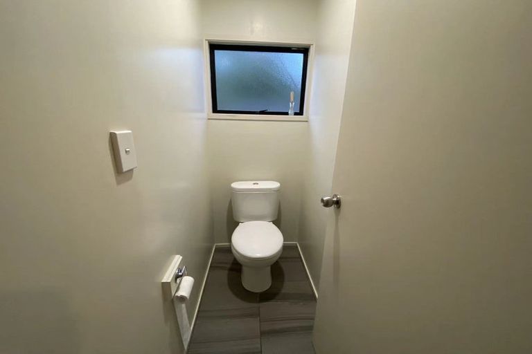 Photo of property in 24 West Harbour Drive, West Harbour, Auckland, 0618