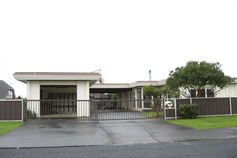 Photo of property in 2 Chichester Drive, Rosehill, Papakura, 2113